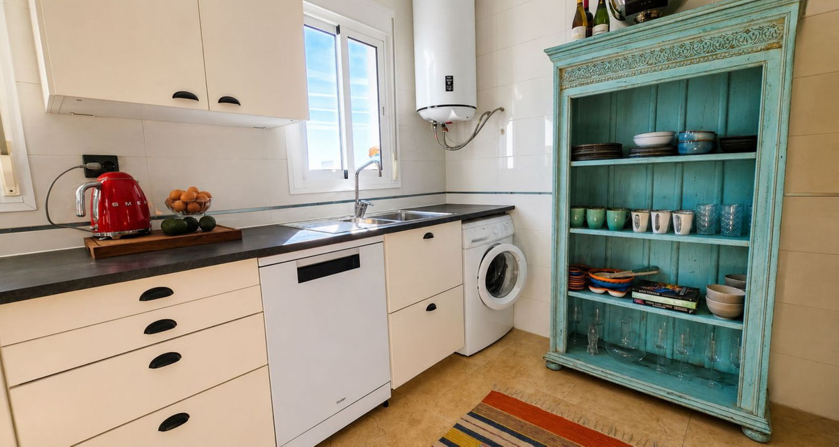 3 Bed Townhouse for sale in Casares Costa Del Sol, Málaga, Spain