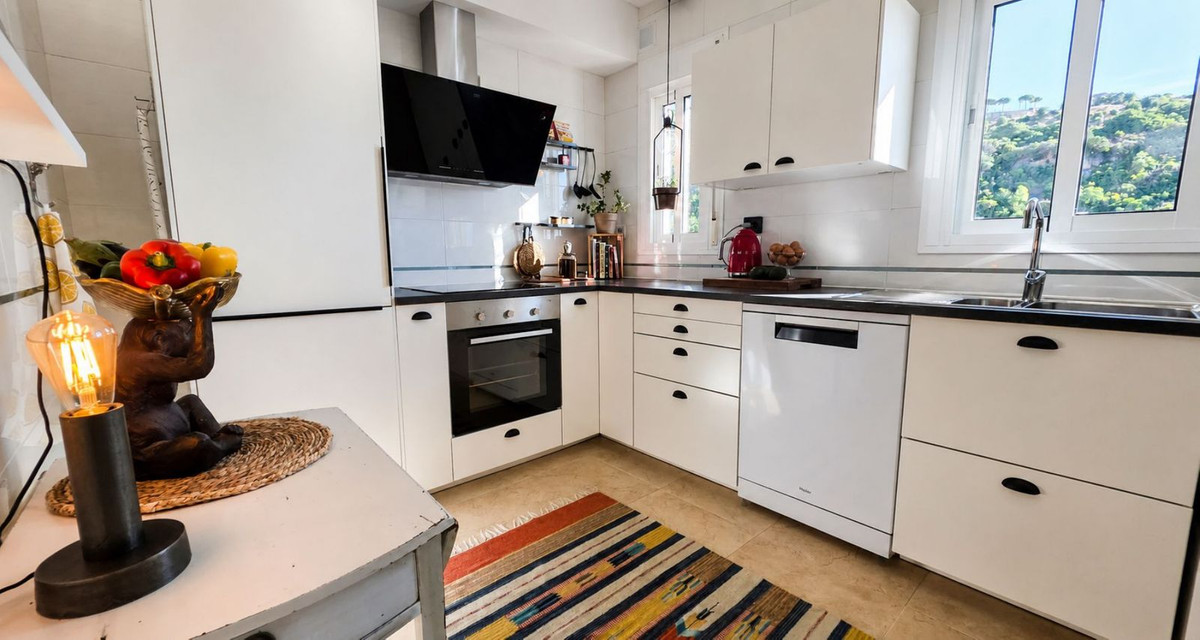 3 Bed Townhouse for sale in Casares Costa Del Sol, Málaga, Spain