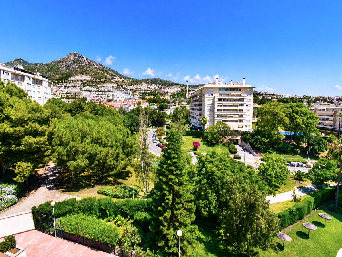 4 Bed Apartment for sale in Benalmadena Costa Costa Del Sol, Málaga, Spain