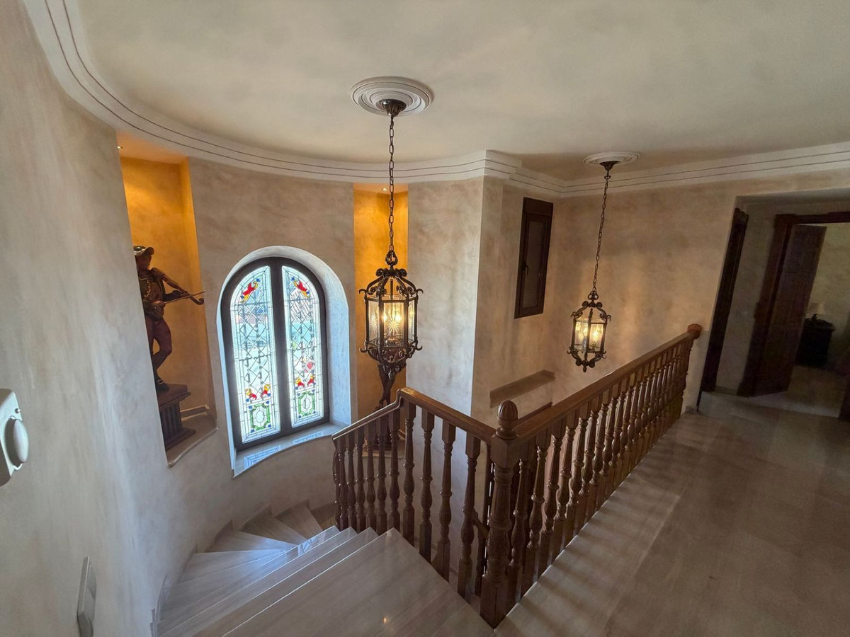 5 Bed Townhouse for sale in Antequera Costa Del Sol, Málaga, Spain