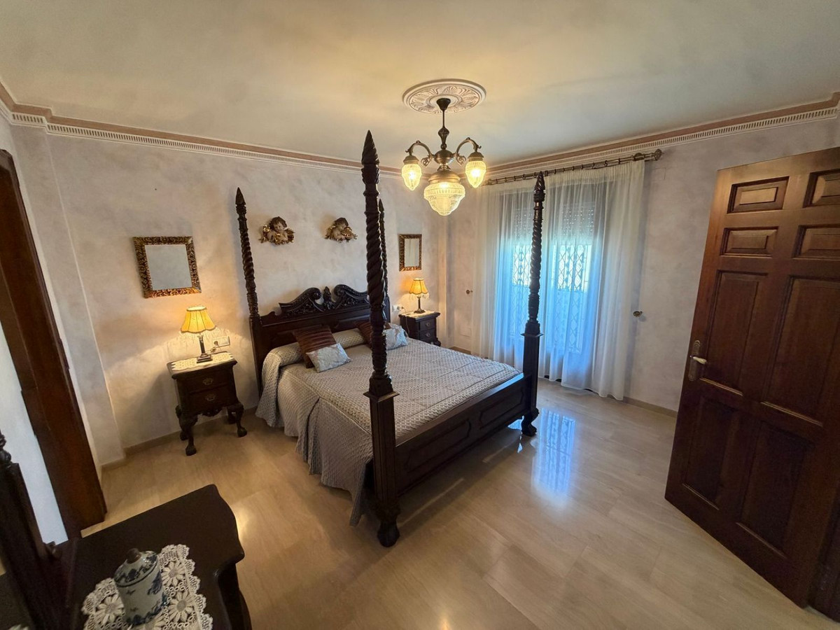 5 Bed Townhouse for sale in Antequera Costa Del Sol, Málaga, Spain