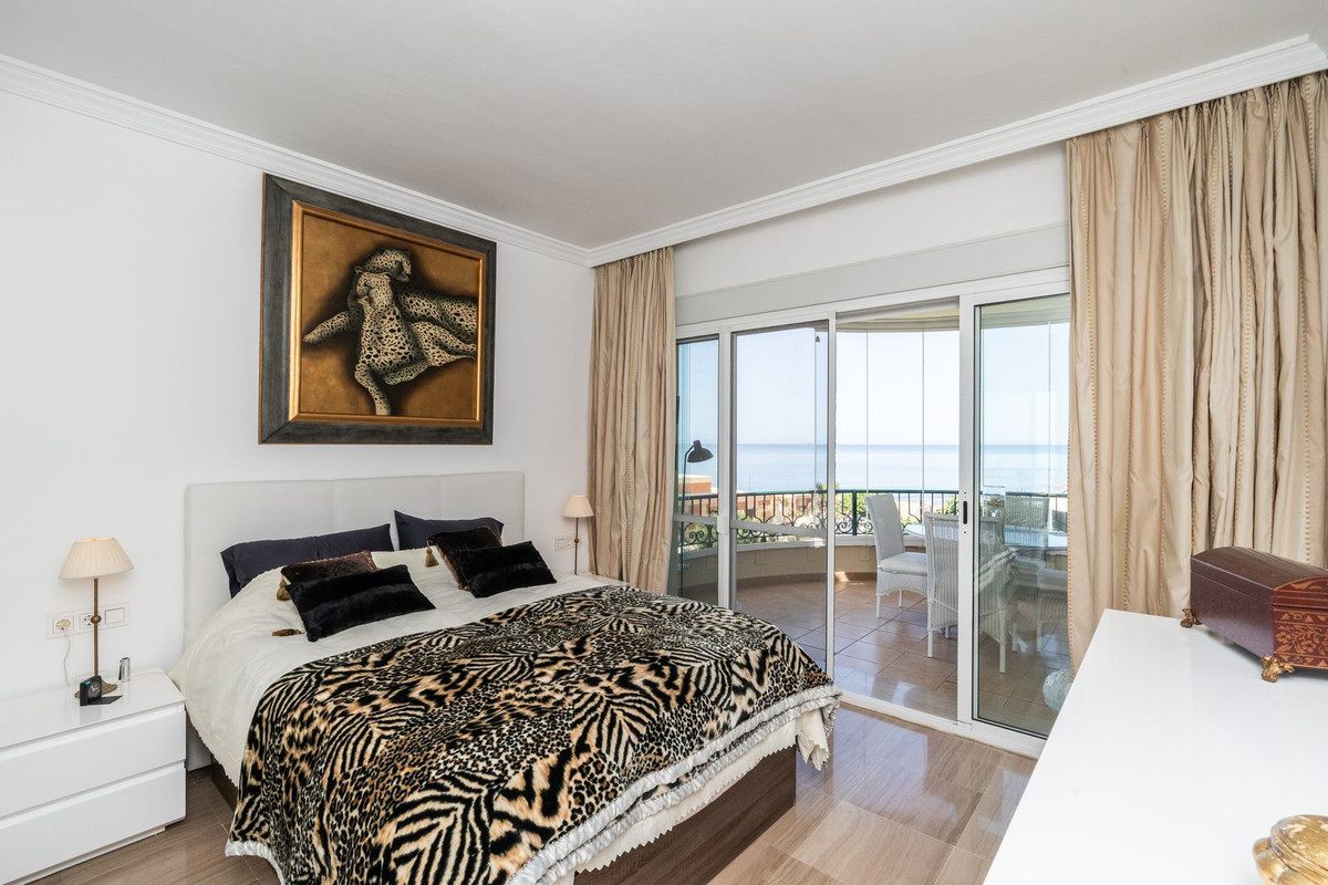 3 Bed Apartment for sale in Elviria Costa Del Sol, Málaga, Spain