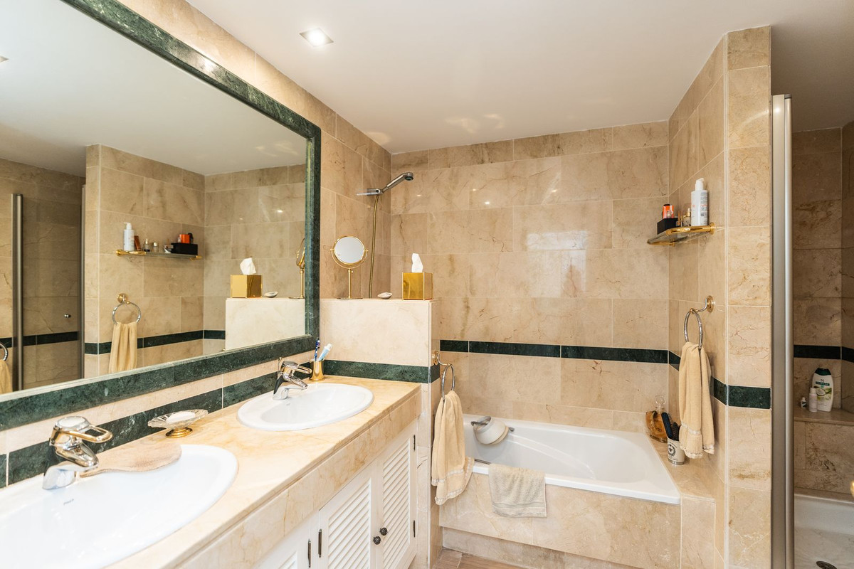 3 Bed Apartment for sale in Elviria Costa Del Sol, Málaga, Spain