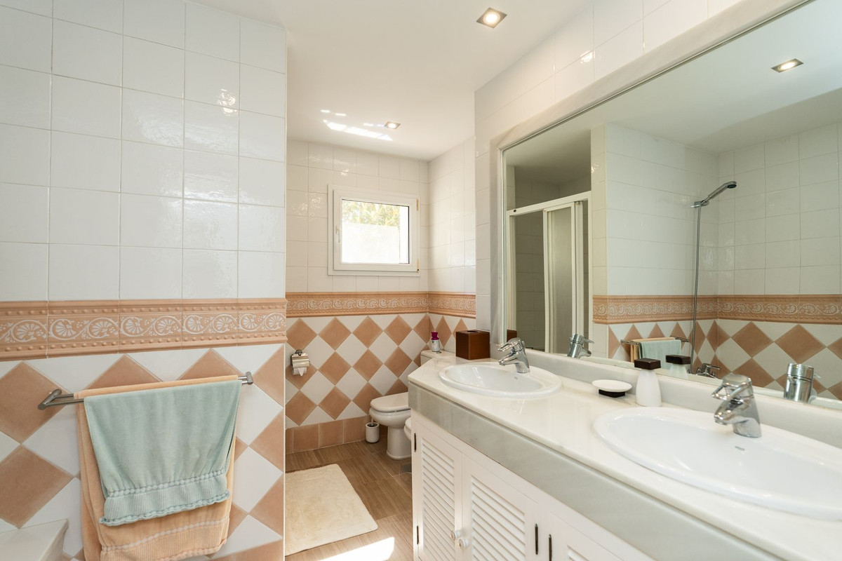3 Bed Apartment for sale in Elviria Costa Del Sol, Málaga, Spain