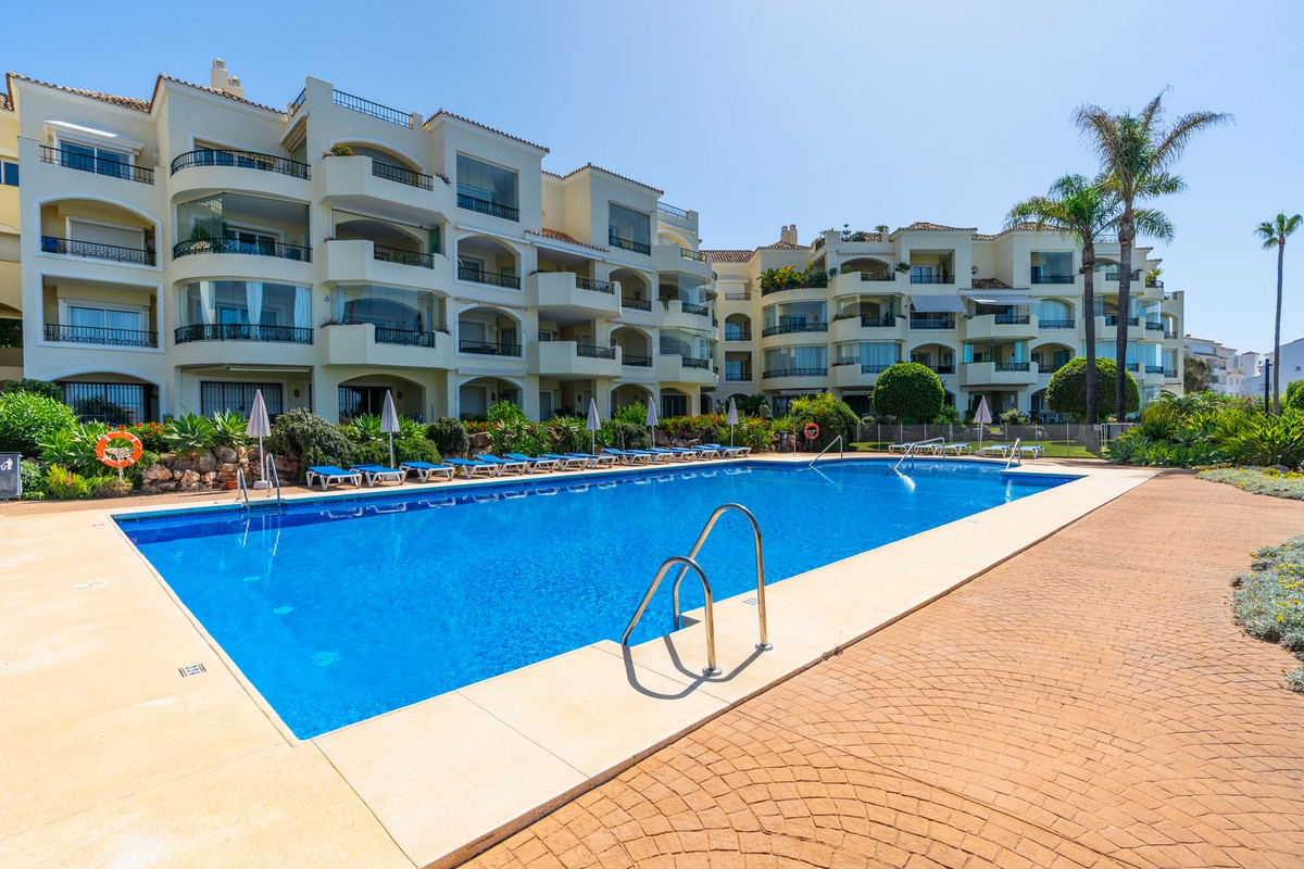 3 Bed Apartment for sale in Elviria Costa Del Sol, Málaga, Spain