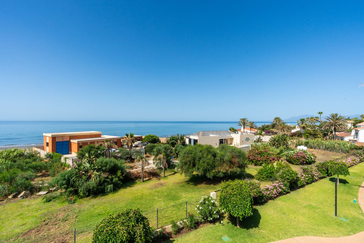 3 Bed Apartment for sale in Elviria Costa Del Sol, Málaga, Spain
