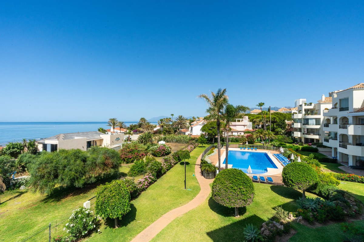 3 Bed Apartment for sale in Elviria Costa Del Sol, Málaga, Spain