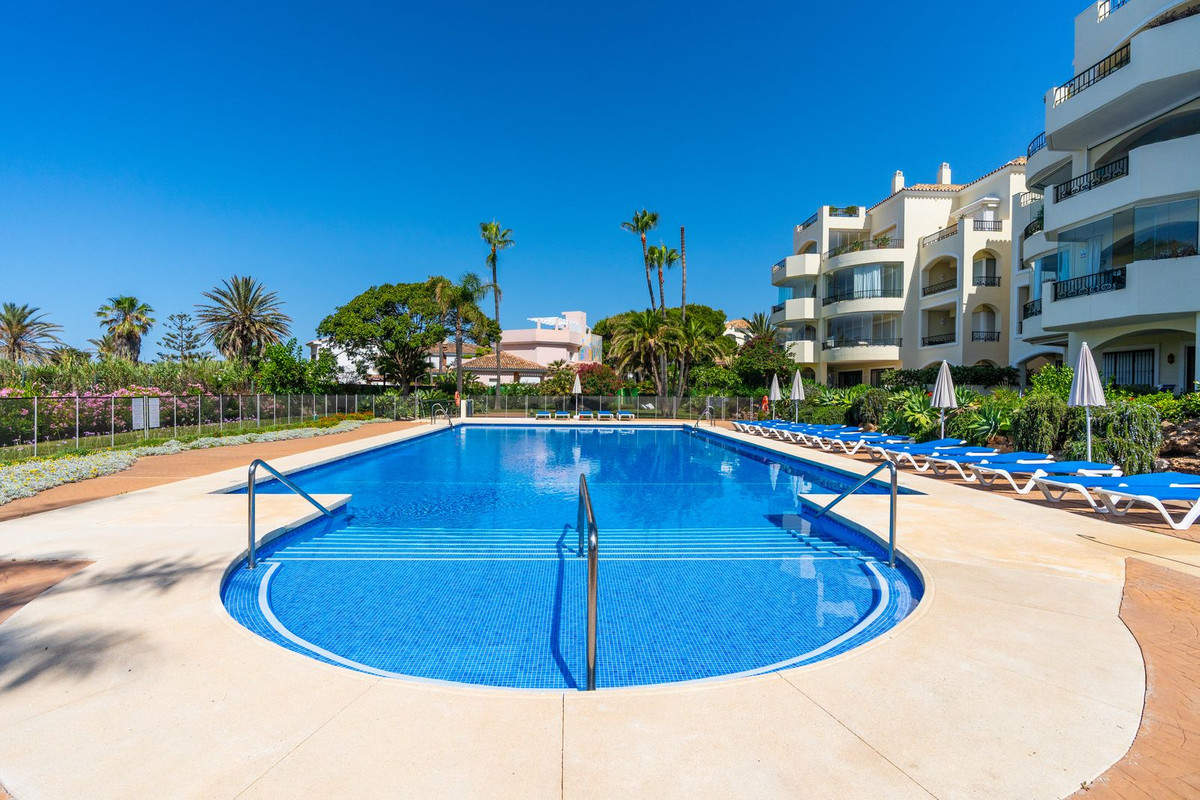 3 Bed Apartment for sale in Elviria Costa Del Sol, Málaga, Spain
