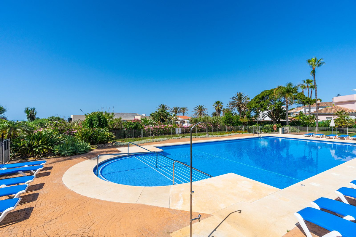 3 Bed Apartment for sale in Elviria Costa Del Sol, Málaga, Spain