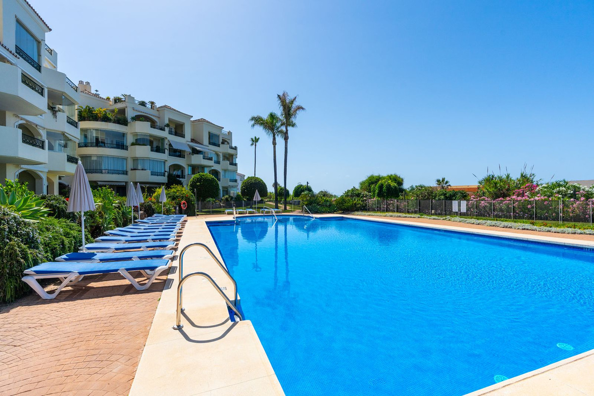 3 Bed Apartment for sale in Elviria Costa Del Sol, Málaga, Spain