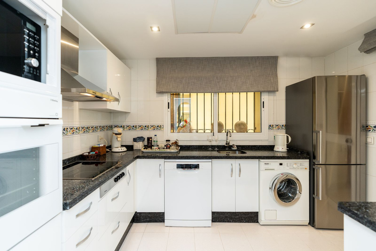 3 Bed Apartment for sale in Elviria Costa Del Sol, Málaga, Spain