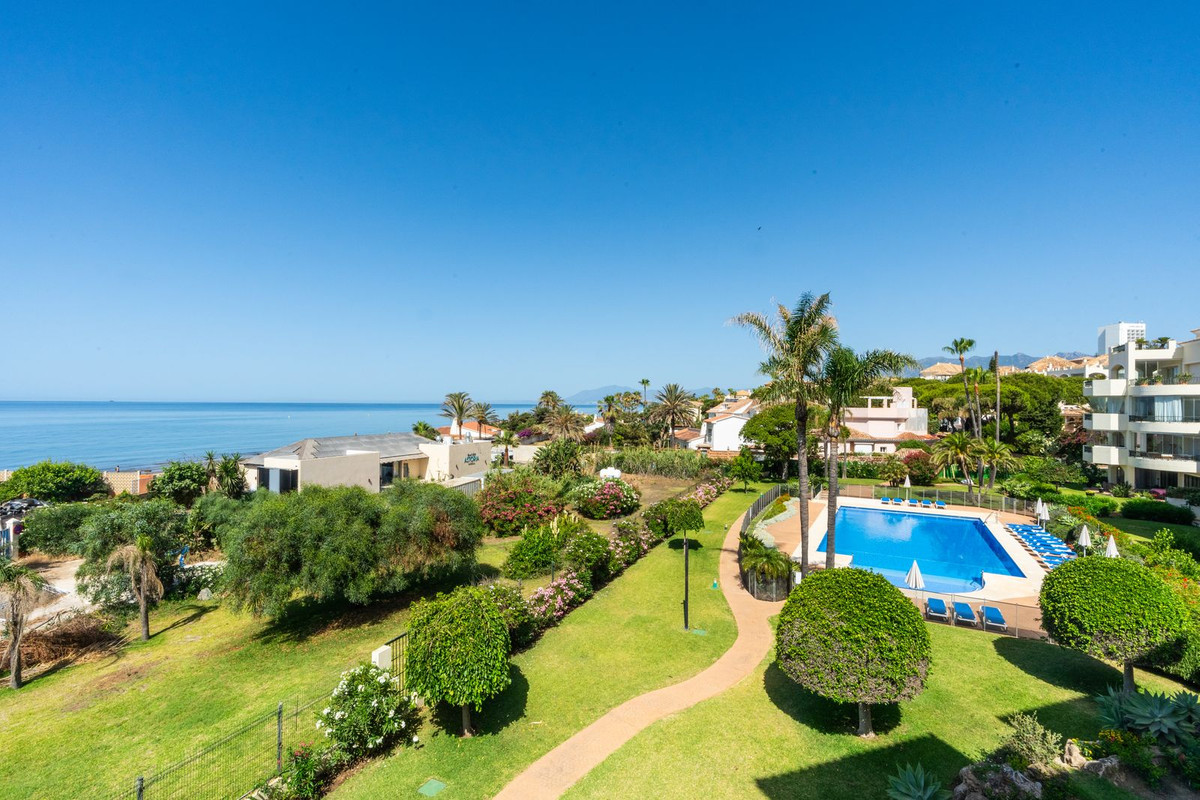 3 Bed Apartment for sale in Elviria Costa Del Sol, Málaga, Spain