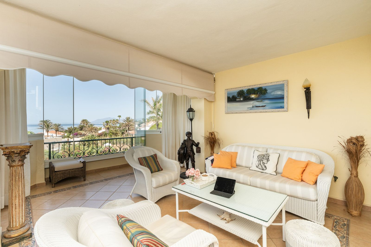 3 Bed Apartment for sale in Elviria Costa Del Sol, Málaga, Spain