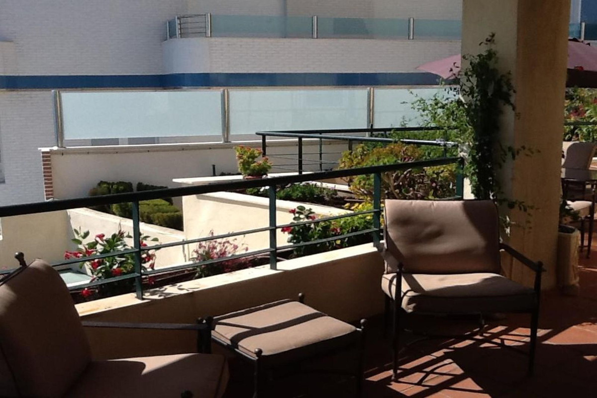Se vende Apartamento Planta Media de 2 dormitorios en Costa Del Sol, Málaga, España