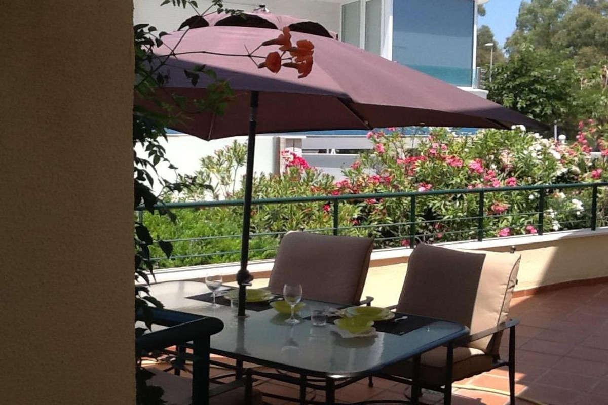 Se vende Apartamento Planta Media de 2 dormitorios en Costa Del Sol, Málaga, España