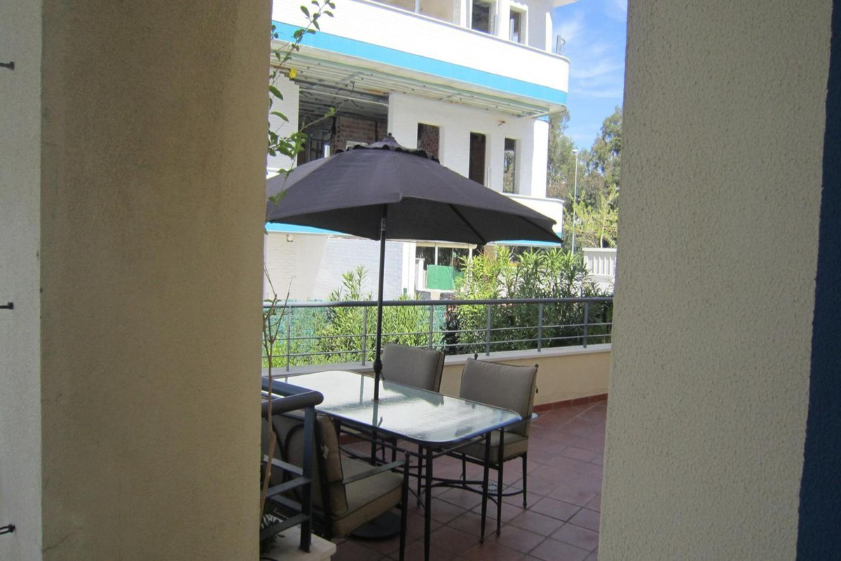 Se vende Apartamento Planta Media de 2 dormitorios en Costa Del Sol, Málaga, España