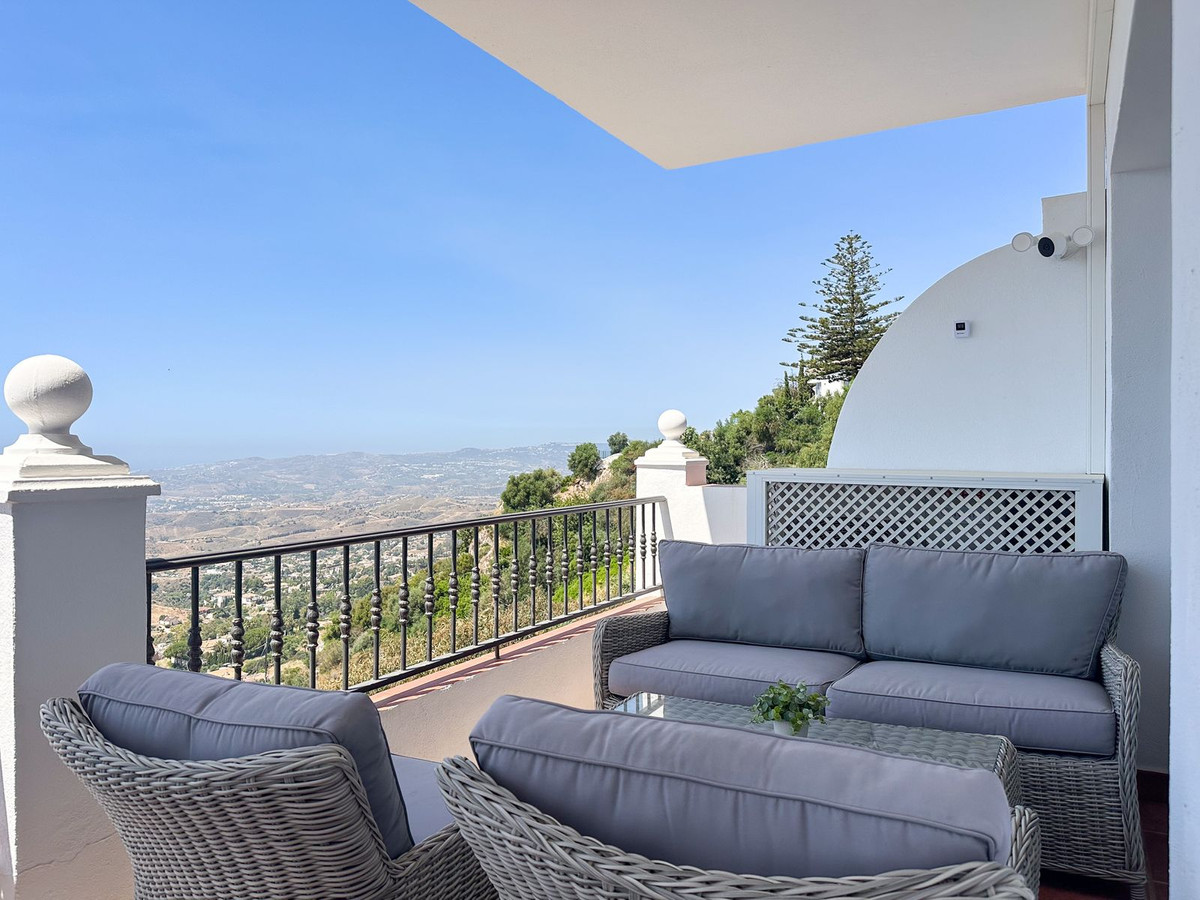 3 Bed Apartment for sale in Mijas Costa Del Sol, Málaga, Spain