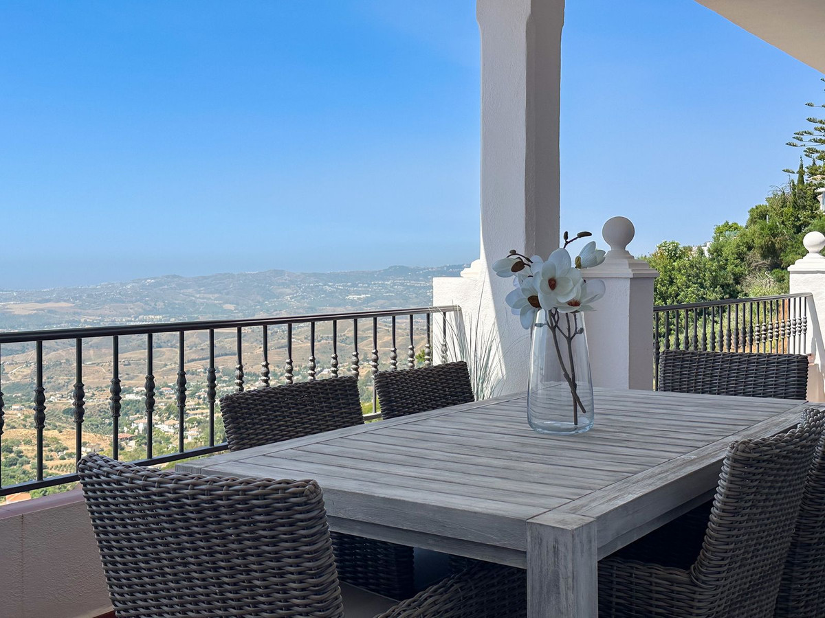 3 Bed Apartment for sale in Mijas Costa Del Sol, Málaga, Spain