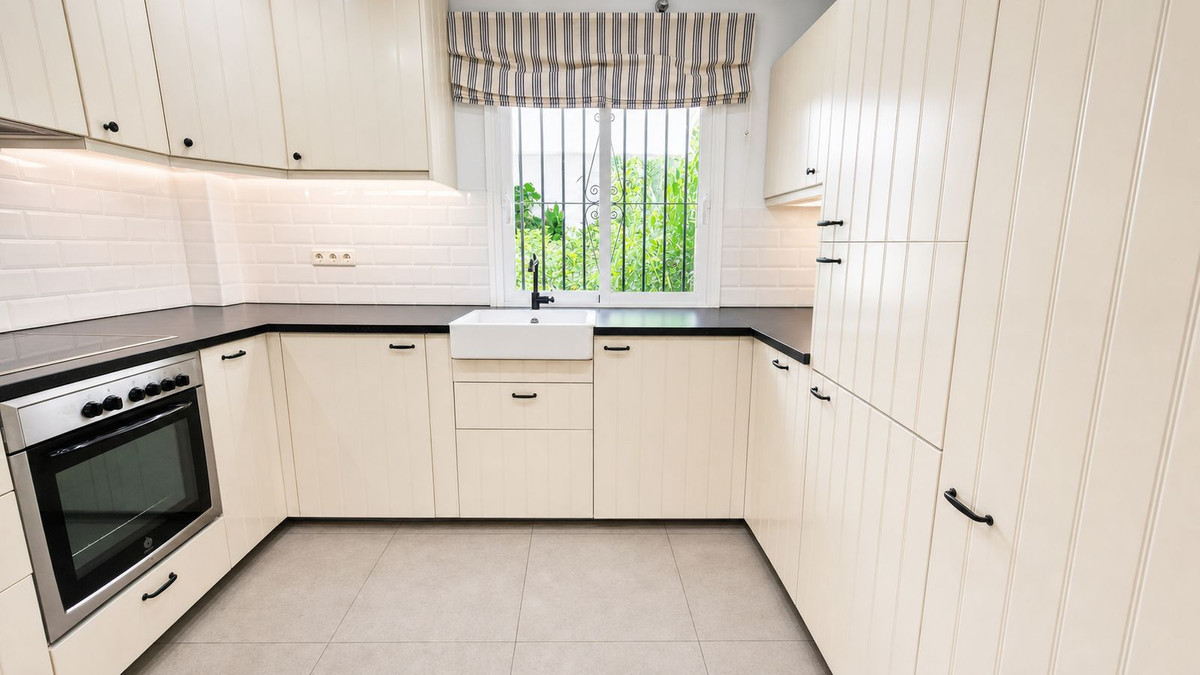 2 Bed Apartment for sale in Elviria Costa Del Sol, Málaga, Spain