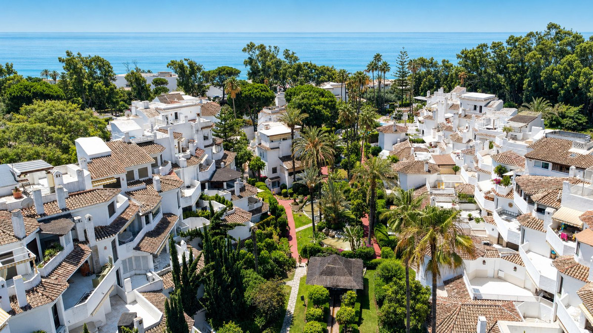 2 Bed Apartment for sale in Elviria Costa Del Sol, Málaga, Spain