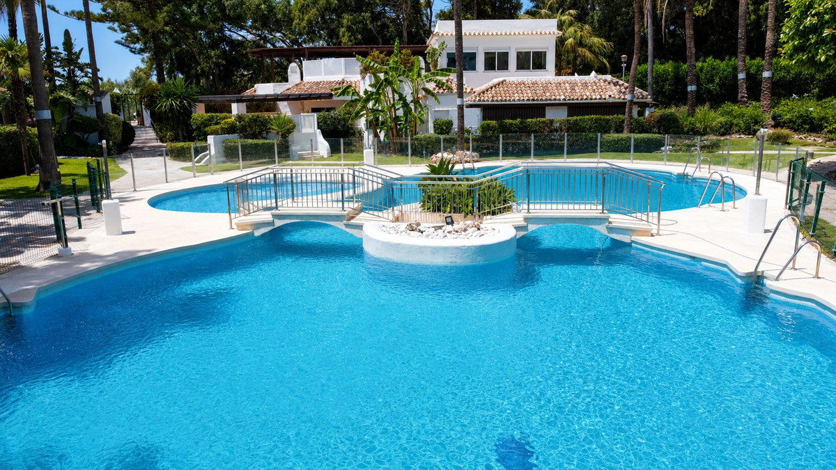 2 Bed Apartment for sale in Elviria Costa Del Sol, Málaga, Spain