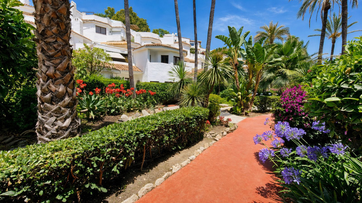 2 Bed Apartment for sale in Elviria Costa Del Sol, Málaga, Spain