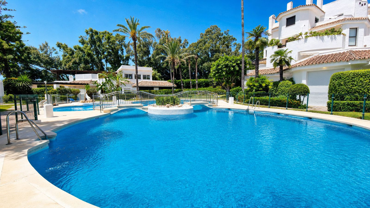 2 Bed Apartment for sale in Elviria Costa Del Sol, Málaga, Spain