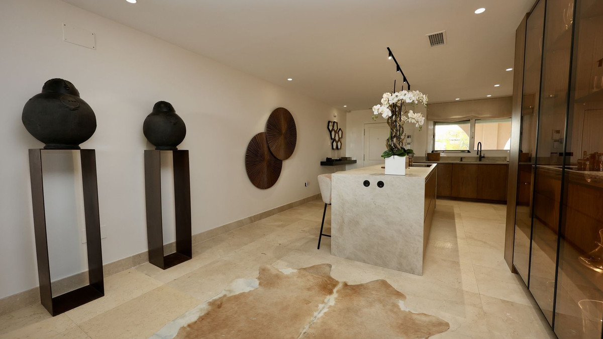 2 Bed Apartment for sale in Nueva Andalucía Costa Del Sol, Málaga, Spain