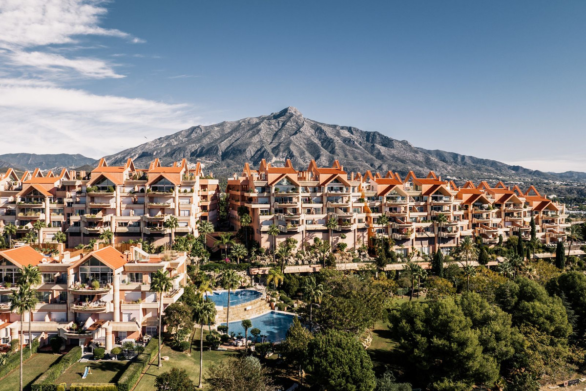 2 Bed Apartment for sale in Nueva Andalucía Costa Del Sol, Málaga, Spain
