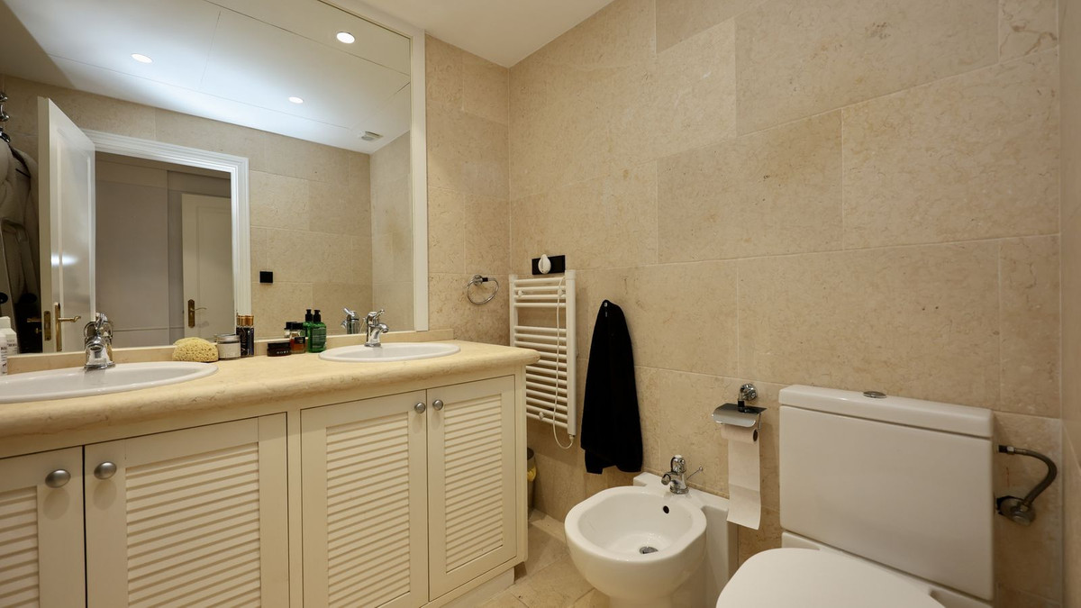 2 Bed Apartment for sale in Nueva Andalucía Costa Del Sol, Málaga, Spain