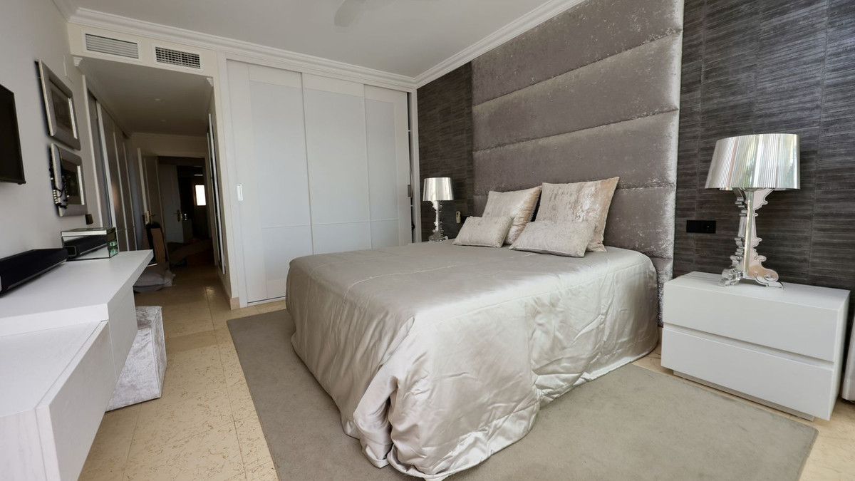 2 Bed Apartment for sale in Nueva Andalucía Costa Del Sol, Málaga, Spain