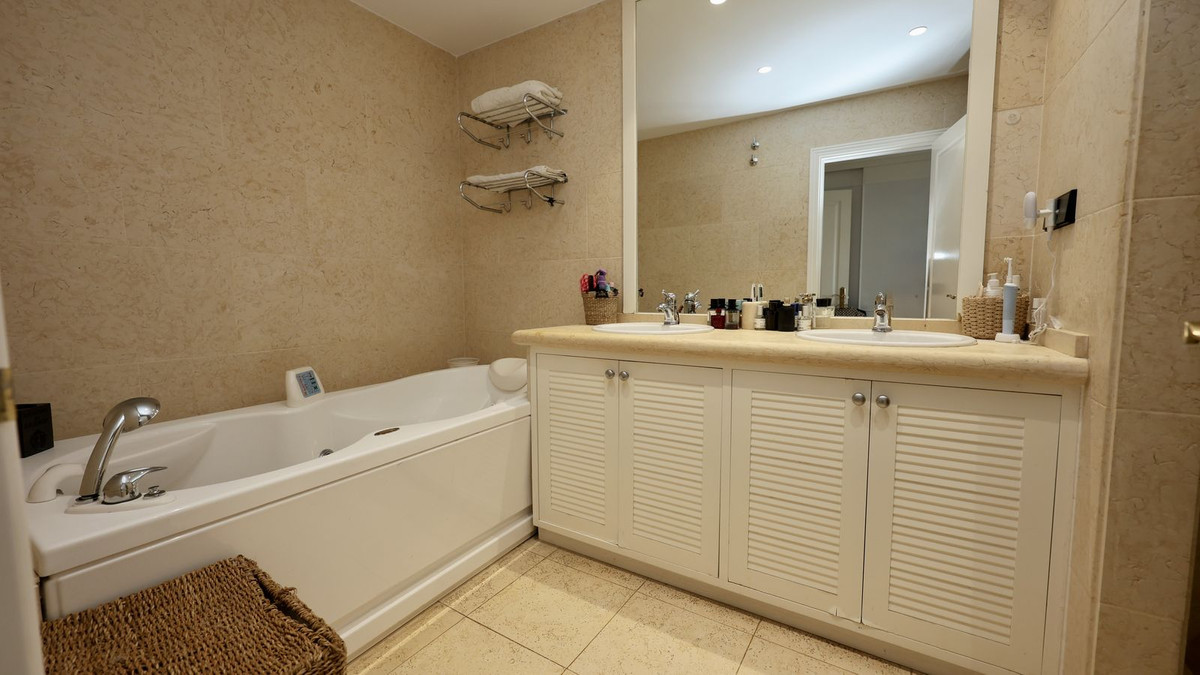 2 Bed Apartment for sale in Nueva Andalucía Costa Del Sol, Málaga, Spain