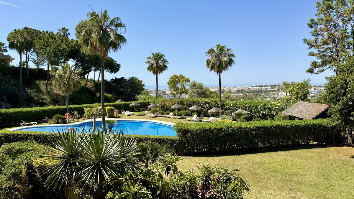 2 Bed Apartment for sale in Nueva Andalucía Costa Del Sol, Málaga, Spain