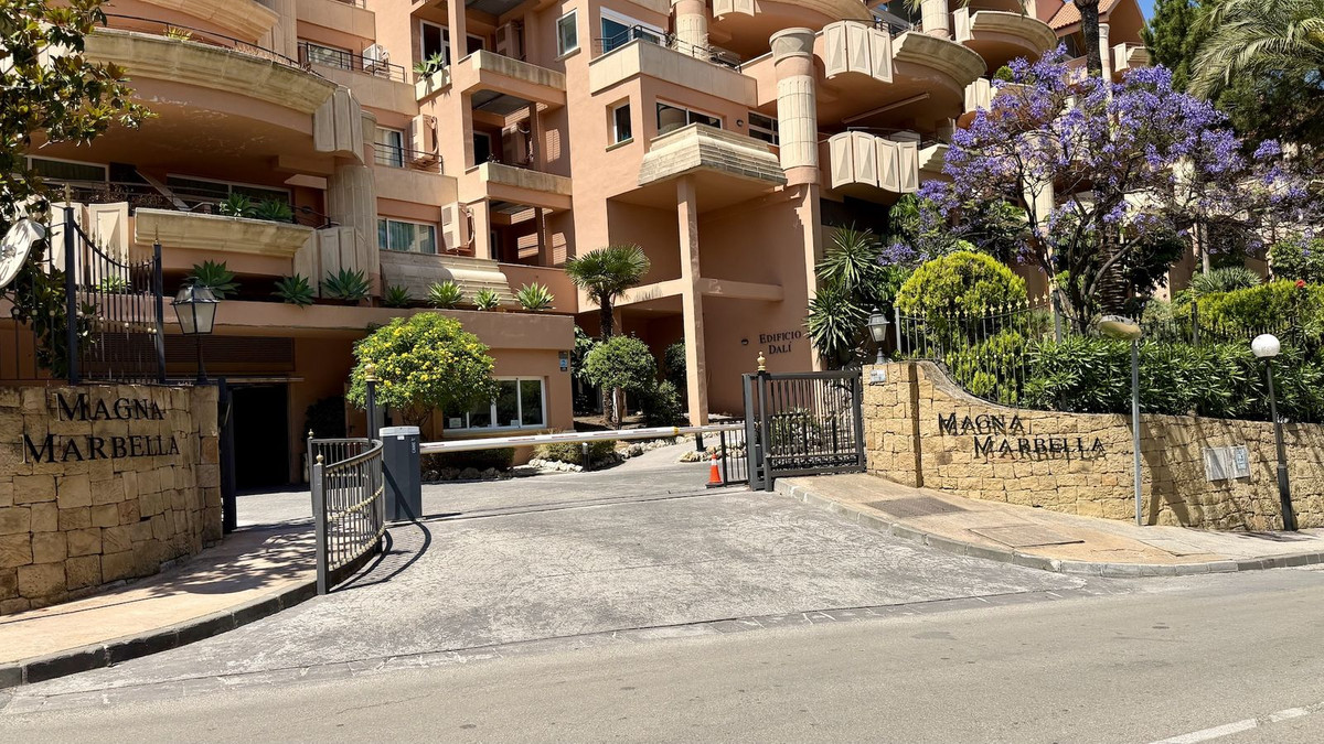 2 Bed Apartment for sale in Nueva Andalucía Costa Del Sol, Málaga, Spain