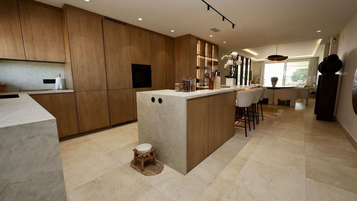 2 Bed Apartment for sale in Nueva Andalucía Costa Del Sol, Málaga, Spain