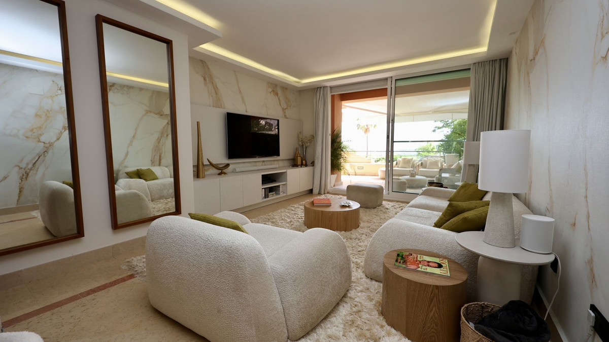 2 Bed Apartment for sale in Nueva Andalucía Costa Del Sol, Málaga, Spain