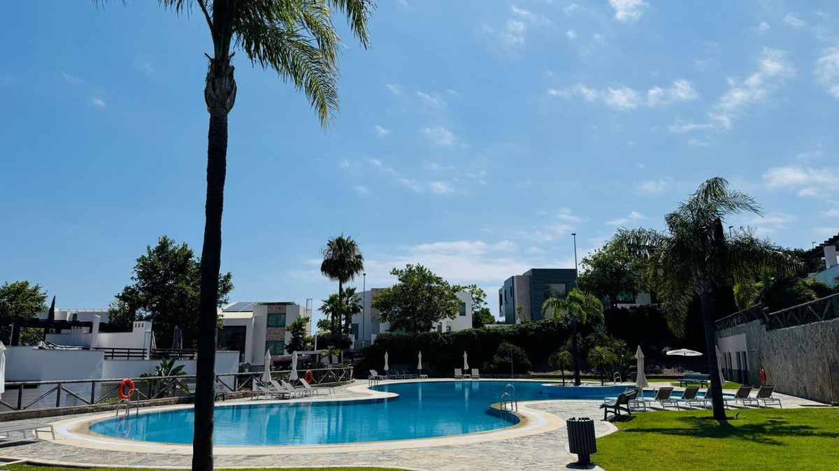 3 Bed Apartment for sale in Marbella Costa Del Sol, Málaga, Spain