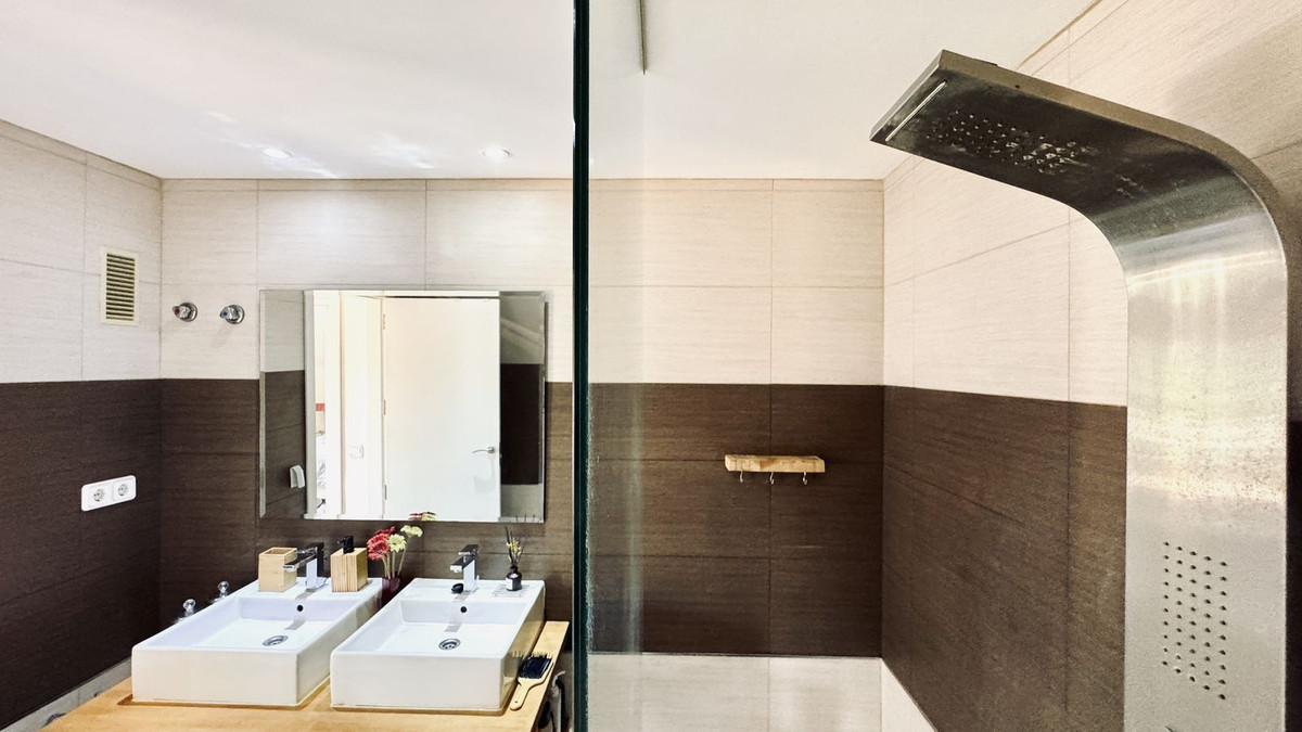 Se vende Apartamento Planta Media de 3 dormitorios en Costa Del Sol, Málaga, España