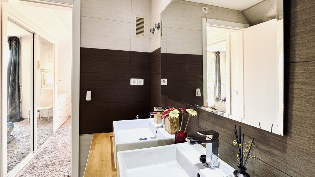 Se vende Apartamento Planta Media de 3 dormitorios en Costa Del Sol, Málaga, España