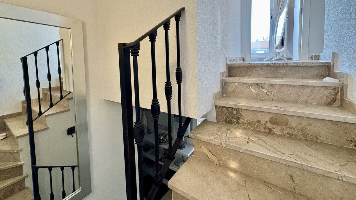 Se vende Apartamento Planta Media de 3 dormitorios en Costa Del Sol, Málaga, España