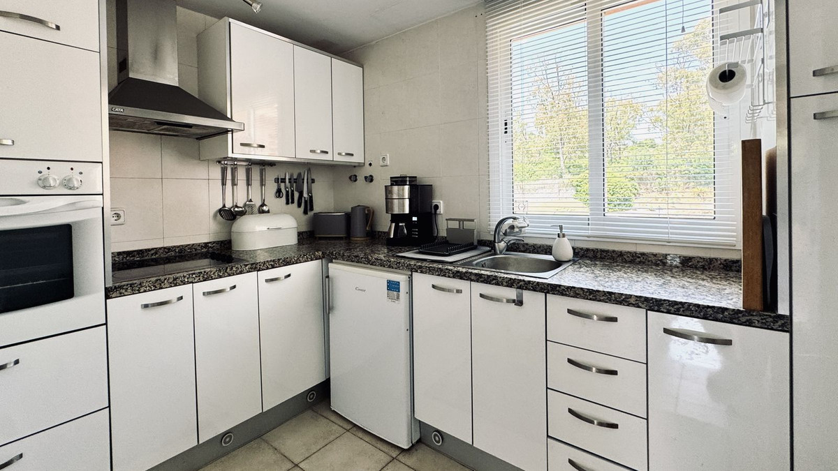 Se vende Apartamento Planta Media de 3 dormitorios en Costa Del Sol, Málaga, España
