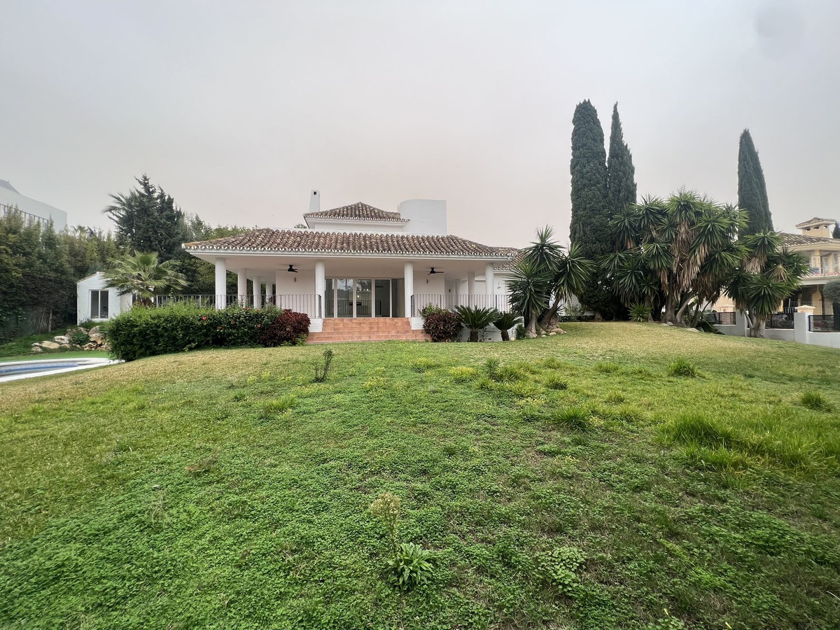 5 Bed Townhouse for sale in Nueva Andalucía Costa Del Sol, Málaga, Spain
