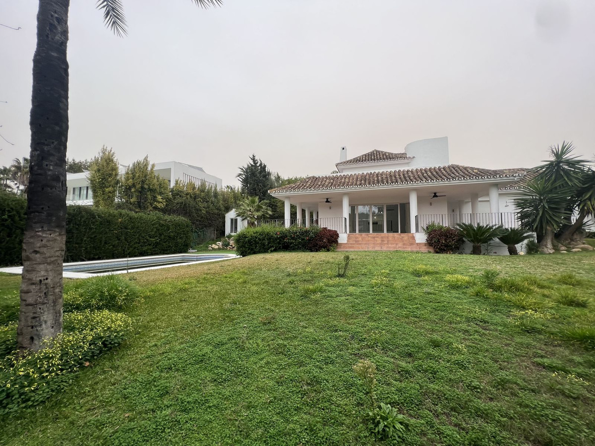 5 Bed Townhouse for sale in Nueva Andalucía Costa Del Sol, Málaga, Spain