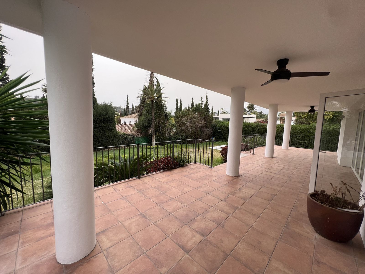 5 Bed Townhouse for sale in Nueva Andalucía Costa Del Sol, Málaga, Spain