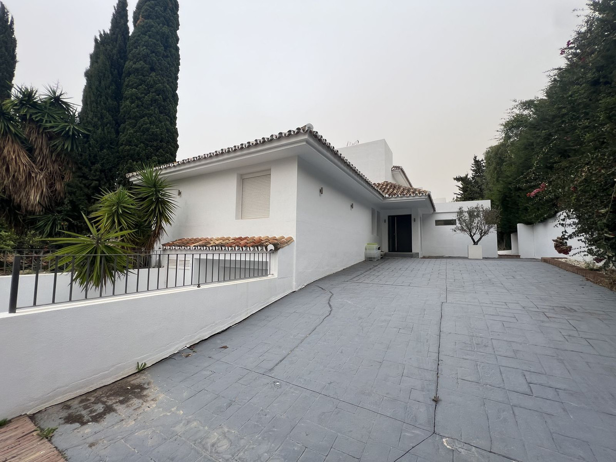 5 Bed Townhouse for sale in Nueva Andalucía Costa Del Sol, Málaga, Spain