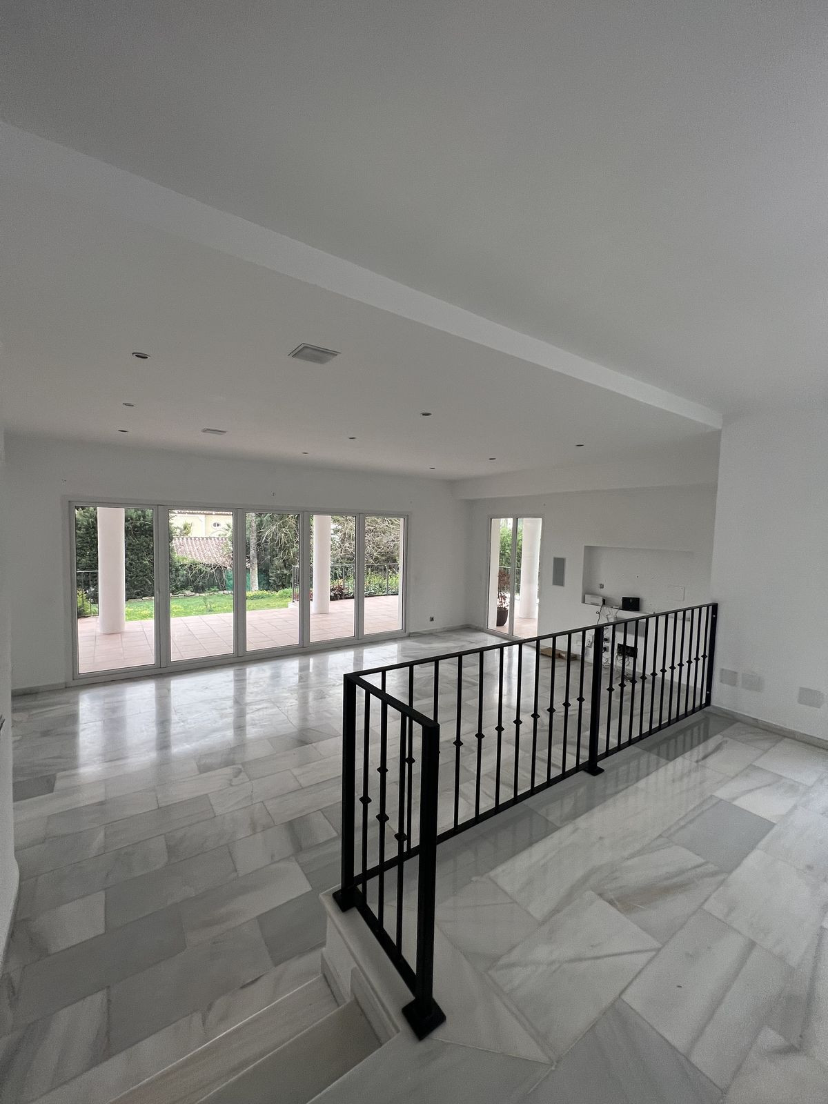 5 Bed Townhouse for sale in Nueva Andalucía Costa Del Sol, Málaga, Spain