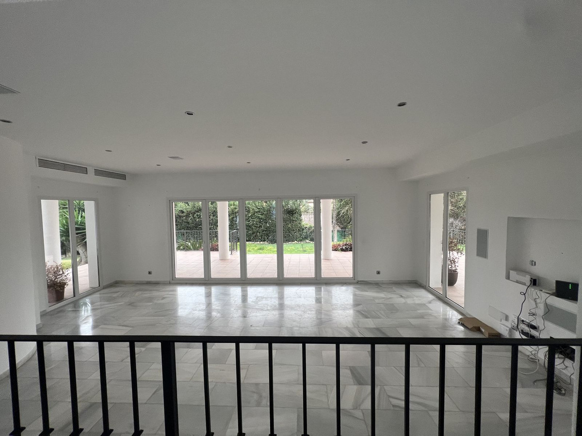 5 Bed Townhouse for sale in Nueva Andalucía Costa Del Sol, Málaga, Spain