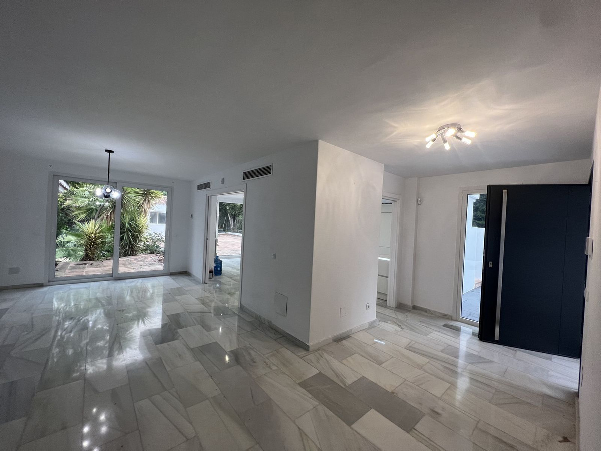5 Bed Townhouse for sale in Nueva Andalucía Costa Del Sol, Málaga, Spain