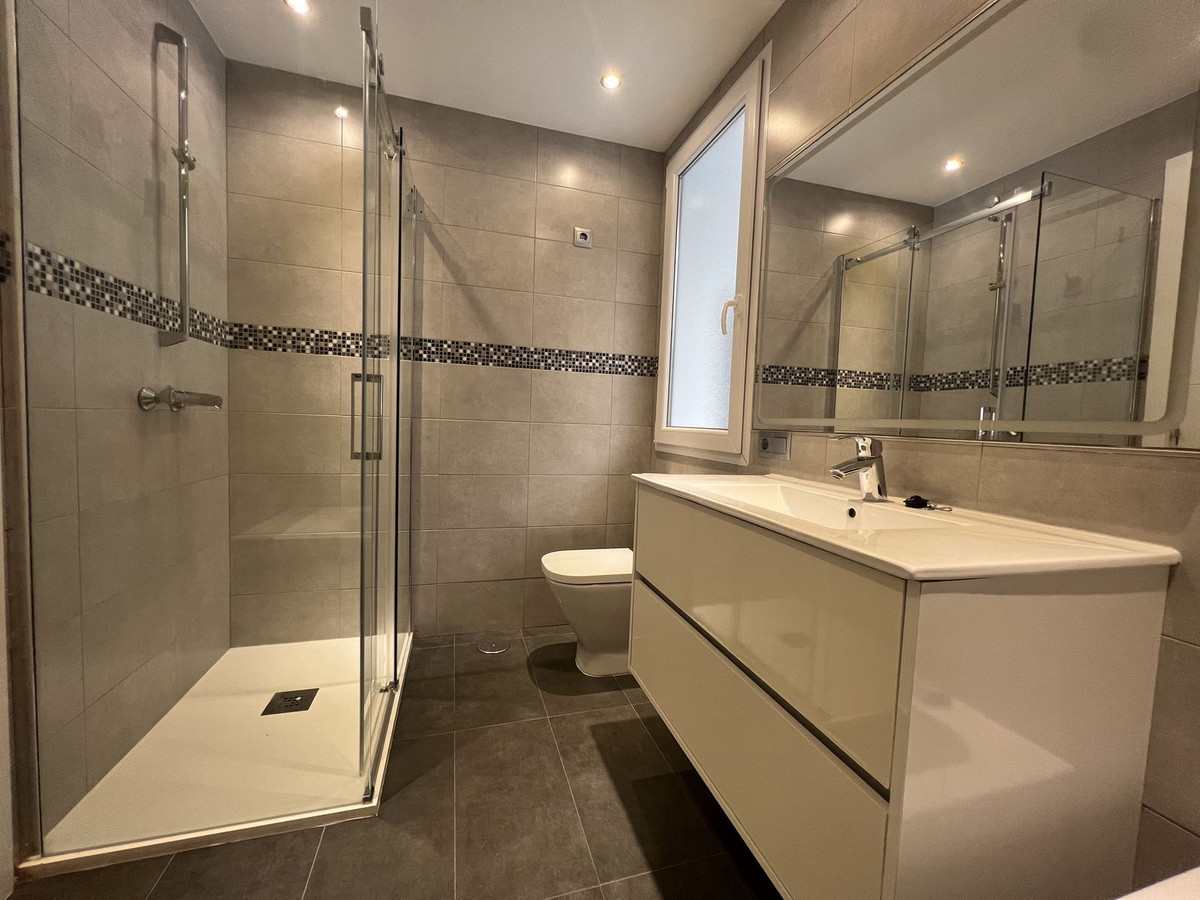 5 Bed Townhouse for sale in Nueva Andalucía Costa Del Sol, Málaga, Spain