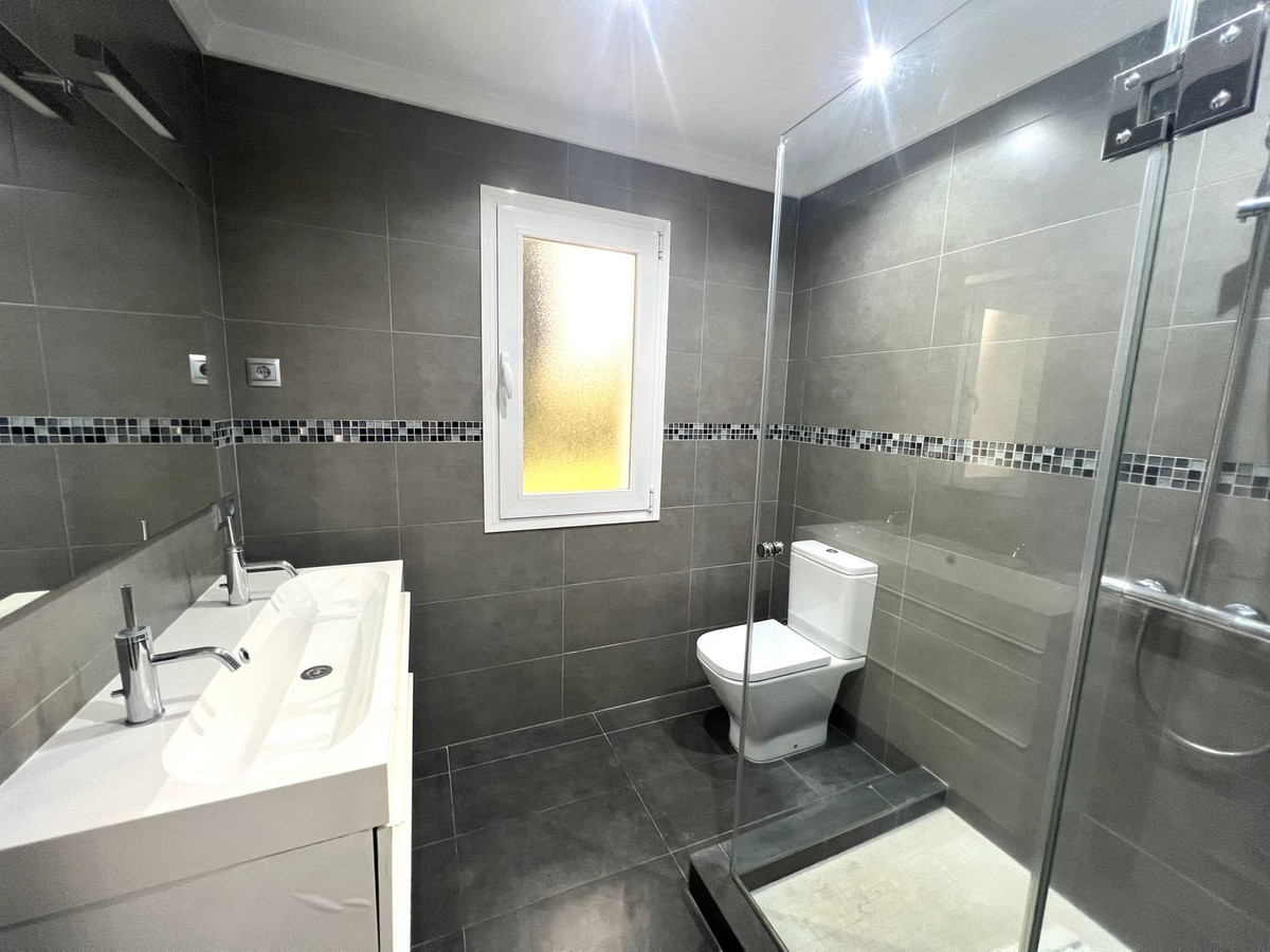 5 Bed Townhouse for sale in Nueva Andalucía Costa Del Sol, Málaga, Spain
